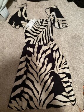 H&M Black and Cream Zebra Print Puff Sleeve Dress